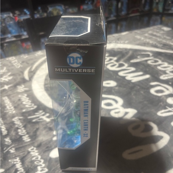 NIB McFarlane Toys DC Multiverse Dark Nights Metal Earth-32 Batman Dawnbreaker - Picture 7 of 8